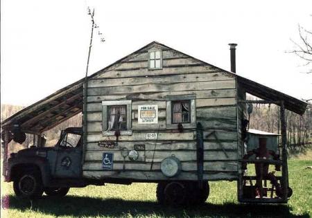 une belle maison dans un camion